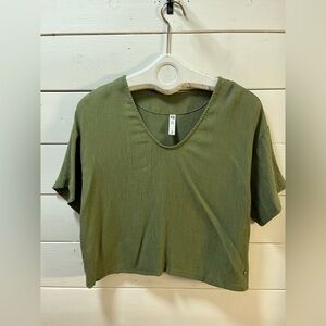FIG Olive Green Textured Short Sleeve Top – Size M